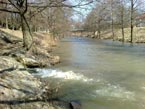 Rieka Nitra 17.03.2012 - voda z jazerá vyteká do rieky Nitra cez výpust do jazera