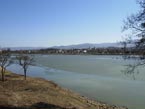 Stav hladiny 20.03.2012 - pohľad z juhozápadného rohu jazera Nováky smerom do centra mesta Nováky